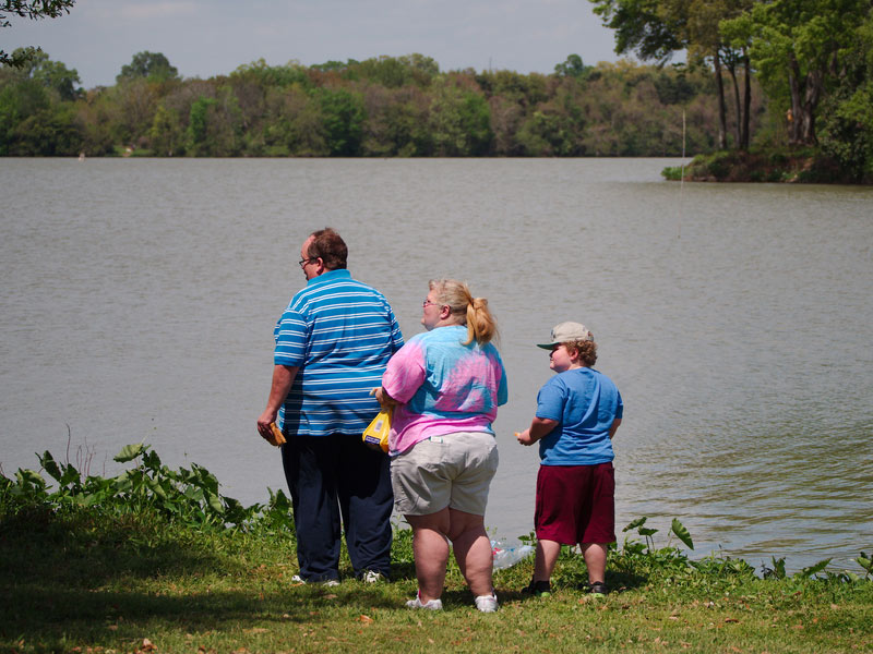 elhízott család - a szülők, nagyszülők viselkedése befolyásolja-e gyermekeik egészségét?