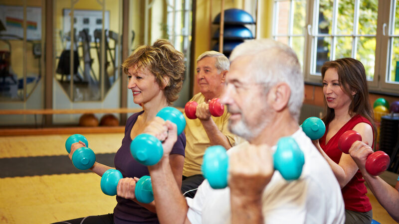 súlyzós edzés idős korban
